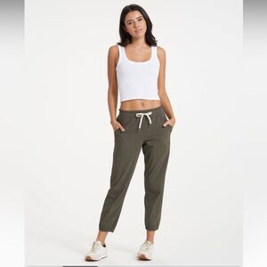 NWOT Vuori Women’s Miles Joggers, Oregano, size L